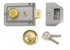 1022 L1022 Traditional Security Cylinder Nightlatch 1022 Traditional Security Cylinder Nightlatch L1022 Lock Case Only For wood doors 35mm to 60mm thick hinged on the left or right opening inwards.