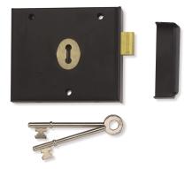 1116 Lever Rim 1116 Lever Rim Deadlock For wood doors up to 50mm thick, hinged on the left or right and opening inwards only. The bolt is locked or unlocked by key from either side.