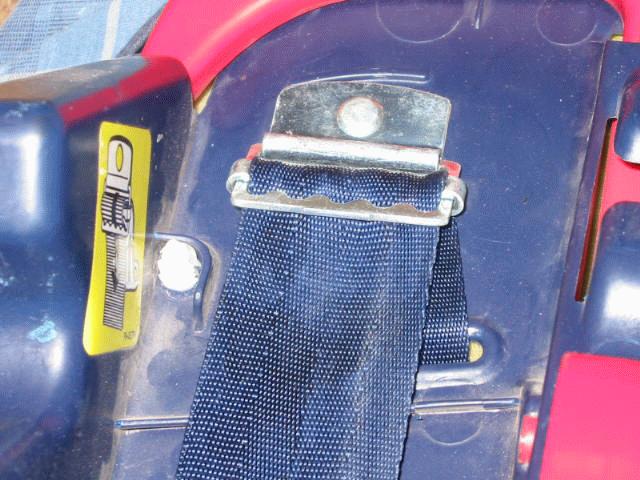 A locking clip was used with the lap and shoulder belt, but was used incorrectly (located on the webbing on the outboard side of the child seat opposite of the latch plate).
