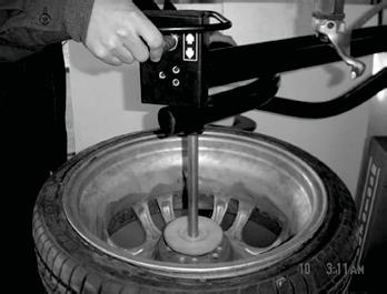 6.2 USING THE LEFT SIDE PRESS ARM 6.2.1 After detaching the tire from the rim according to the instruction of the Chapter 5, you can execute the following operations.