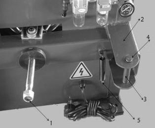 When removing the screw on the vertical shaft cap, you ll need use the lock handle to lock the hexangular shaft to avoid sliding off to damage the machine or cause injury to personnel!