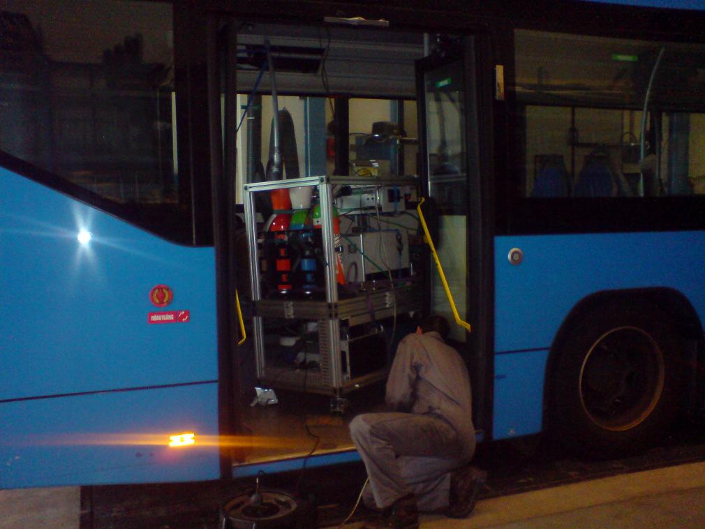 20-07-3 400 D400. Early second generation hybrid vehicles and one non-hybrid reference vehicle 0(7) Figure 3: Measurement equipment being installed in the hybrid bus.