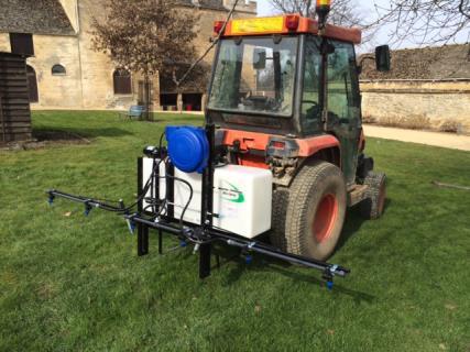 Field margins Conservation headlands Paths Paddocks Sports turf Amenity areas Large gardens Standard features on all models 70 and 125 litre tank UV stabilised 6mm thick polyurethane tank.