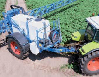 The innovative tank with integrated clean water tank, the chemical inductor and circulation rinsing pipe as standard are the essential features of the LEMKEN Albatros basic