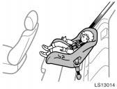 LS13013 LS13014 LS13015 4. To remove the infant seat, press the buckle release button and allow the belt to retract completely.