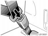 LS13021 4. To remove the convertible seat, press the buckle release button and allow the belt to retract completely.