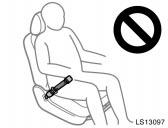 Seat belt extender If your seat belts cannot be fastened securely because they are not long enough, a personalized seat belt extender is available from your Toyota dealer free of charge.