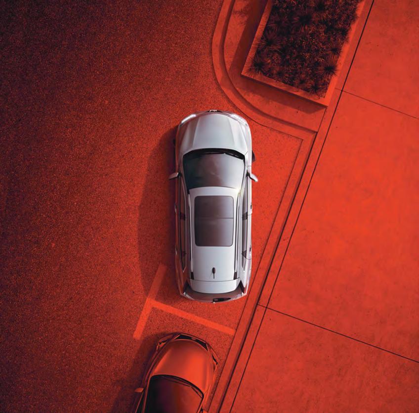 The perfect pull in. When in Drive, camera 1 gives both a front and overhead view so you can confidently go all the way into your parking space. CAMERA 1 Complete the picture.