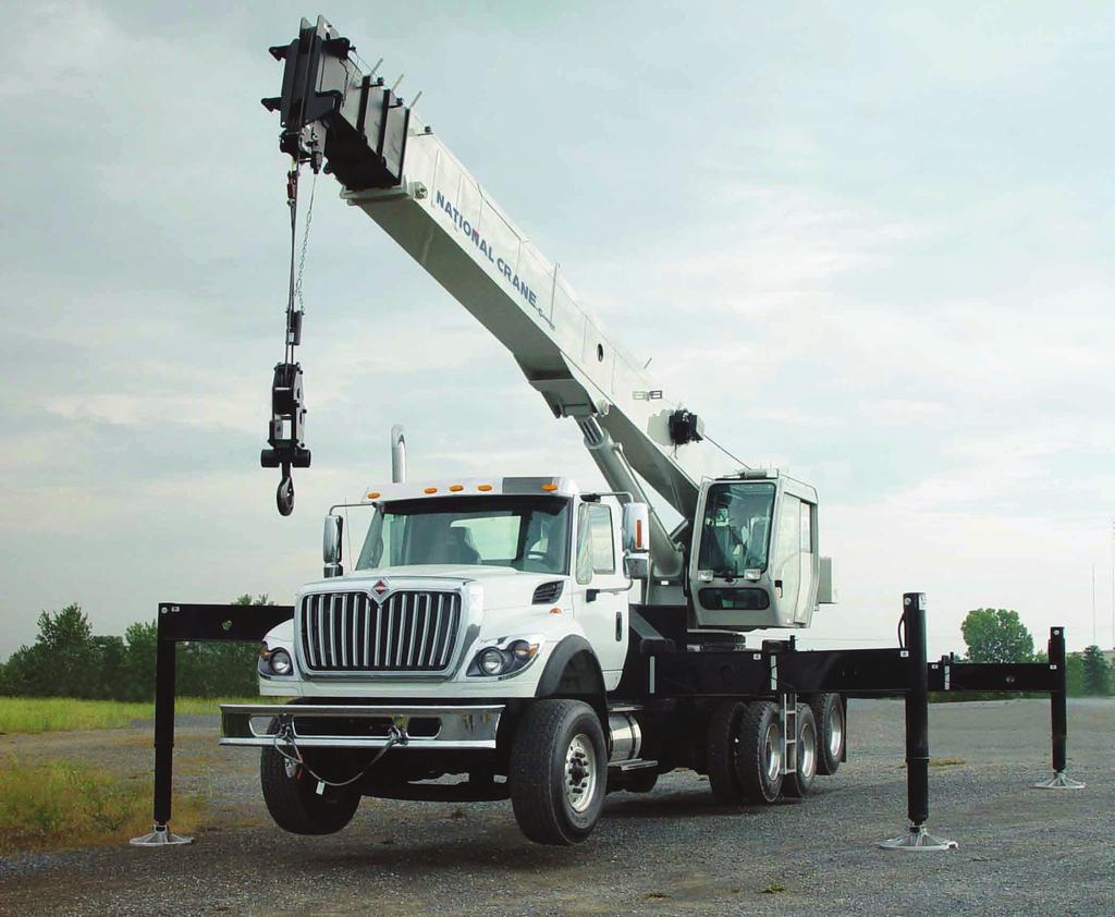 National Crane Series NBT50 Preliminary Product Guide Features 31,1 m (102 ft) four-section full power boom and optional 39,01 m (128 ft) five-section full power boom