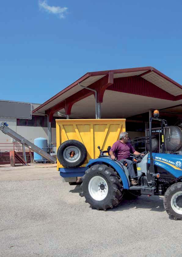 2 3 THE NEW LIGHTWEIGHT COMPACT TRACTOR FOR PROFESSIONAL FRUIT GROWERS New Holland has a long tradition of excellence and consolidated leadership in the production of specialised orchard tractors.
