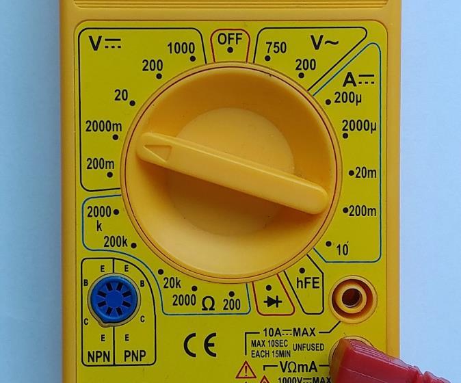 Using your voltmeter (1) Do now: Use the 2000mV scale Grab an AA battery Put one probe on each end of the battery Make firm