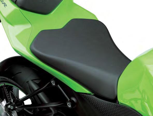 Lower seat height * The narrow width of the new rear subframe helps make it easier to reach the ground.