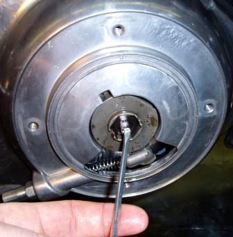 Using a flat bladed screwdriver, turn the Rekluse Throw-out counter-clockwise which will force the Nut to locate into the hex-pocket of the Outer Ramp.