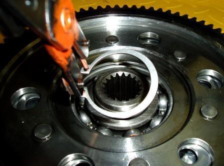 Installing the ProStart/Rekluse Center Clutch. 10. Following the guidelines in the H-D Service Manual, remove the Primary Sprocket, Primary Chain, and Clutch Basket.