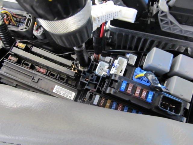 11. (Hybrid) Place the red ring terminal of the fog light wire harness in