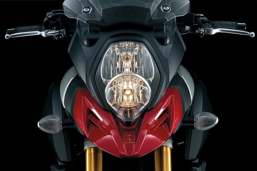 Styling Design Headlights and turn signals The headlights have the distinctive vertical configuration seen on the Hayabusa and GSX-R sportbikes.