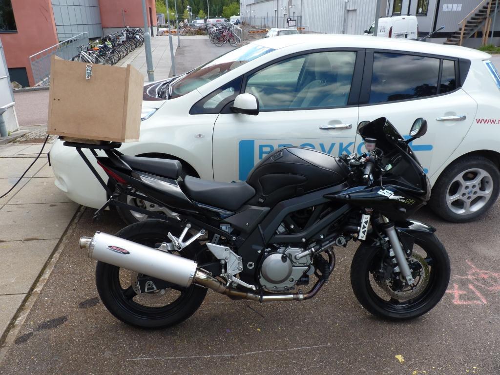 Motorcycle tests Test bike The motorcycle used for measuring is a 2005 Suzuki SV650S with a 54 kw petrol engine and a weight (without driver) of 190 kg.