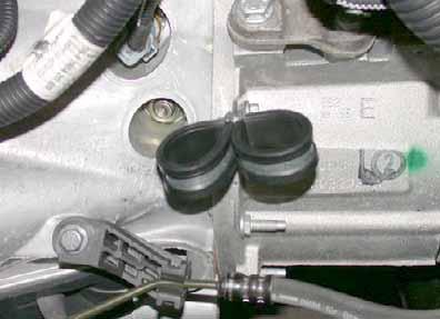 Fasten perforated bracket on transmission block.