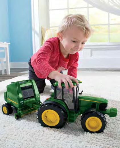 TBEK46298 1:16 Big Farm Chevy Pickup with 612C Corn Head and Header Cart Pack: 4 Age grade: 3+