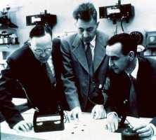 1953 Practical Solar Cell Who: Gerald Pearson, Daryl Chapin and Calvin Fuller (Inventors) at Bell Laboratories Where: USA What: A practical solar cell that can run everyday equipment Image Source: