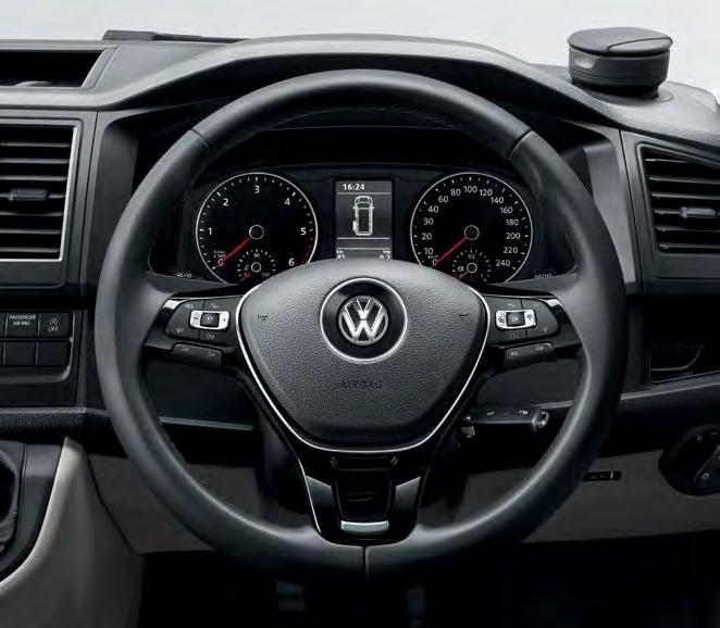 (ipod, ipad and iphone capable), a Bluetooth connection for mobile telephones, and a dual tuner with PhaseDiversity for optimal radio reception. 03 Leather-covered multifunction steering wheel.