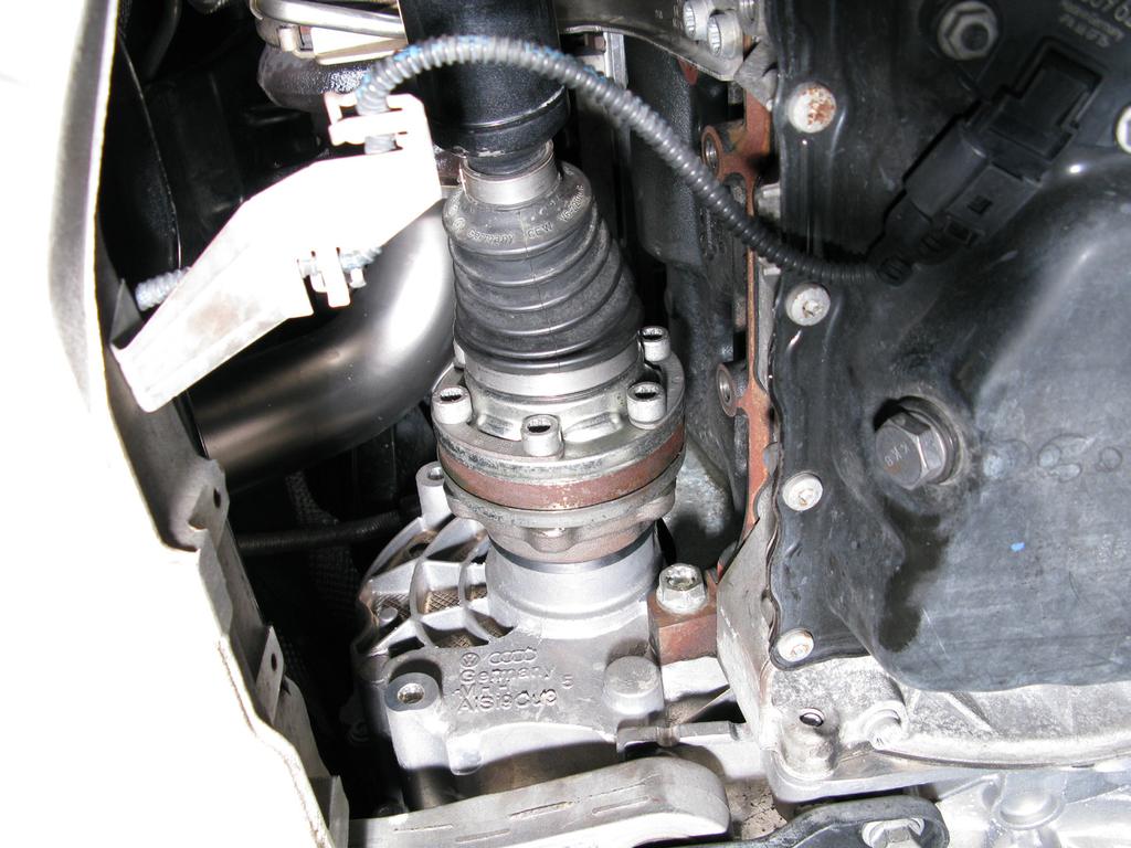 www.akrapovic.com 3. Reassemble the output shaft and shaft s shield (Figure 14, 15).