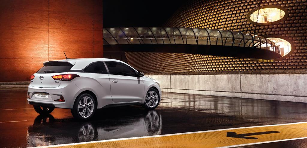 Striking curves and flowing lines. The epitome of fluidic design. You can imagine the pencil sweeping across the page to create the i20 Coupé s falling roofline and sporty profile.