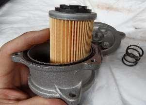 OMTPR100-2-GN) - avoid spillage of hydraulic oil Insert the new Filter Element (2) into place Ensure O-ring (3)