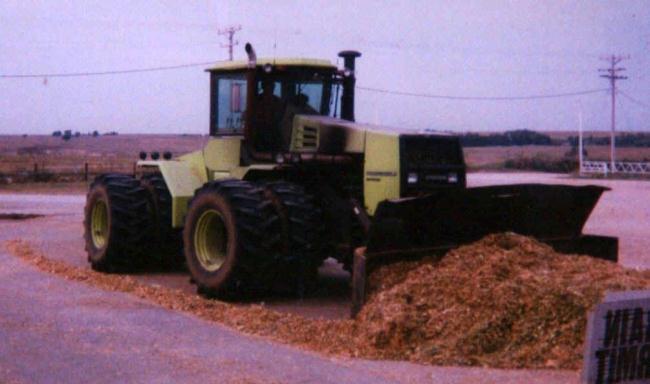 The CA-280, CA-325 and CA-360 used Caterpillar engines. Steiger also offered Agricultural models of the CA and CU models for farming.