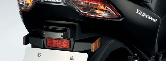 The slim new rear of the BURGMAN 400 features independent LED rear
