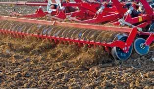 It allows for an intensive loosening down to a depth of 30 cm with a low mixing effect. Almost no rough soil is transported to the surface and it runs below the disc harrow horizon.