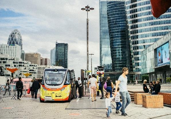 Focus on Paris La Défense The 1 st test without driver in commercial use: In November & December 2017, during off-peak hours One shuttle has been tested successfully in operation with no operator on