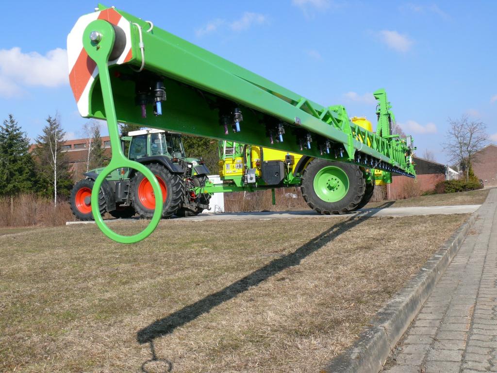 5 Description of sprayer The spray boom is a framework construction made of closed round and box-shaped steel profiles (some outer booms are made of aluminium).