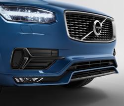And for an even better vision in the dark, the Volvo XC90 R-Design comes standard with the Full-LED Active High Beam Illumination.