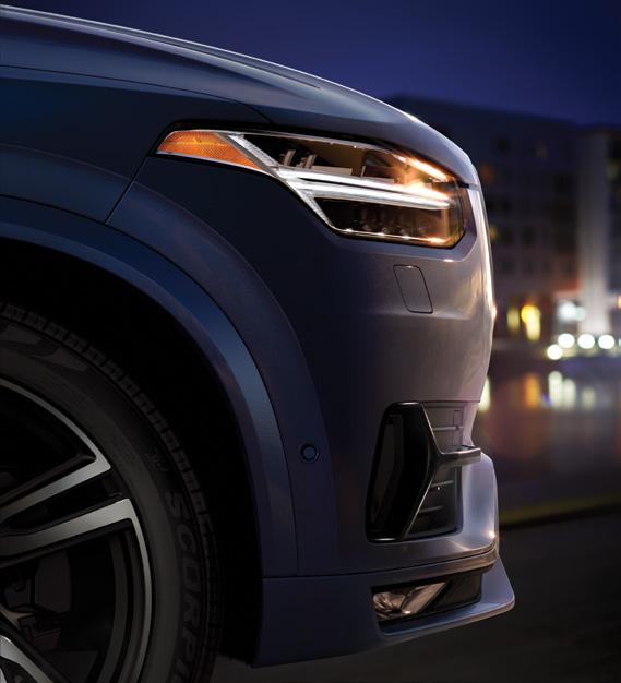 VOLVO XC90 INTELLISAFE 13 Light up the dark. Our signature design LED headlights combine an impactful look with safety and convenience. They have an especially wide and long beam pattern.