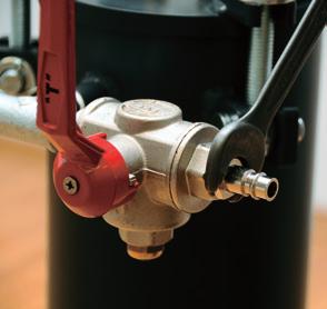 Insert a suitable compressed air connection with seal into