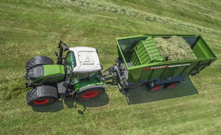 You can easily reach into the interiors of the Fendt Tigo. The boarding door on the side with integrated stair can be easily opened without much effort.