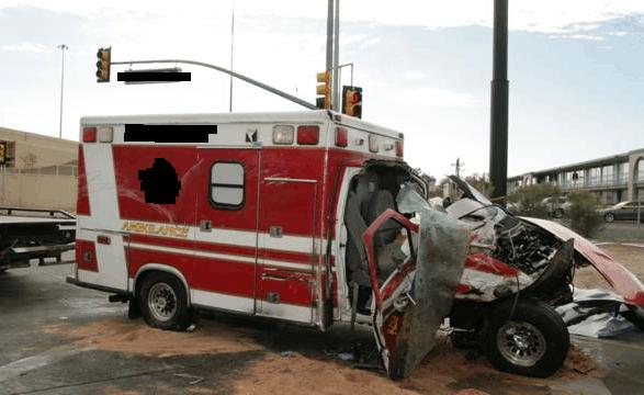 BACKGROUND This on-site investigation focused on the crash dynamics and injuries sustained in a crash involving a 1999 Ford E350 Econoline van that was configured as Type III 1 ambulance (Figure 1).