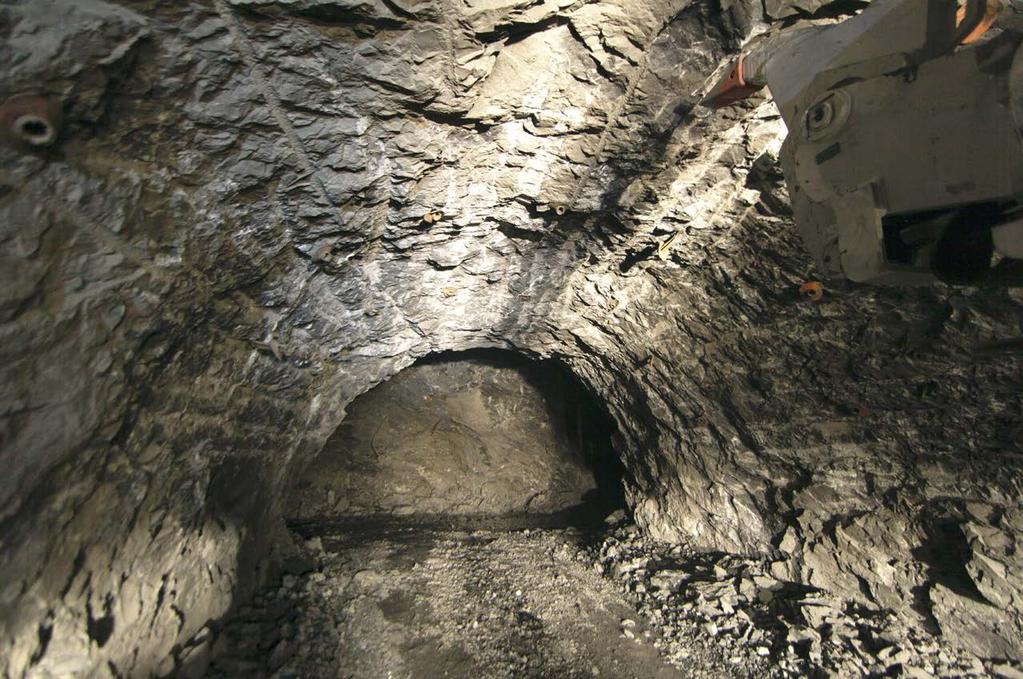 Dedicated Scaler SAFETY Scaling is one of the more hazardous underground mining processes. Scaling activities are frequently performed in areas with unsupported back, rib and face rock surfaces.
