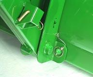 512, 522, and 542 Loaders 9-5-7 QUICK-CHANGE ATTACHMENT CARRIER JOHN DEERE-DESIGNED HIGH-MAST MOUNTING FRAMES Standard equipment includes a quick-change attachment carrier.