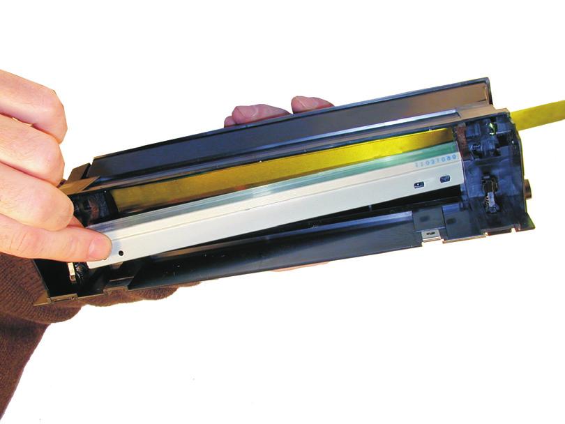 See Figure 30 25) Clean the magnetic roller sleeve with a dedicated magnetic roller
