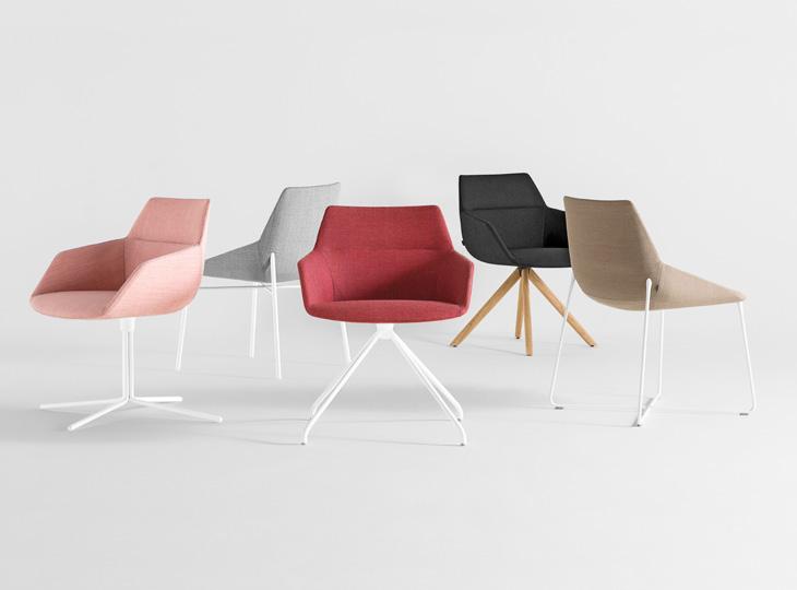 The chairs are offered with a wide range of bases, fixed or swivel, in metal or wood, and which are available in a choice of different colours and finishes.