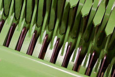 The wavy blades maintain their sharpness over extended periods of time.