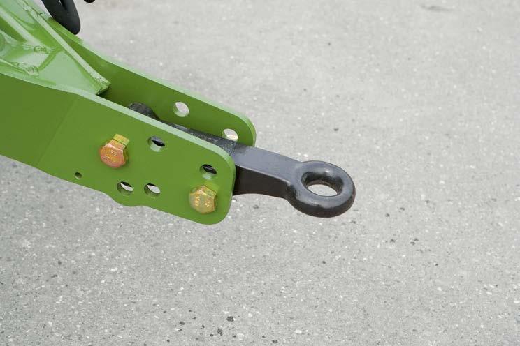 The articulated drawbar adjusts hydraulically to the tractor s hitch height. It s easy. 2.