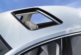 Perfectly adapted to the vehicle interior, the sun shade completes the noble design.