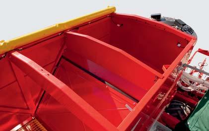 Integrated seed hopper auger The auger receiving hopper is mounted on the front right-hand side and can easily be