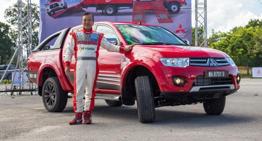 2015 news news 2015 Mitsubishi Red Peak Challenge 4X4s show their mettle on a mobile obstacle truck