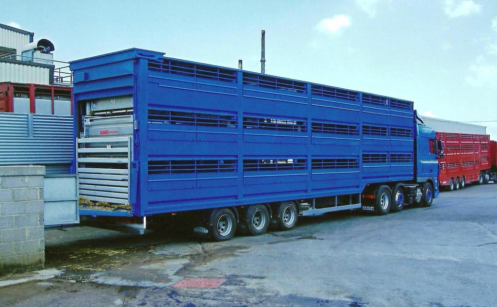 SHORT JOURNEY VEHICLE UK Vehicle; 210 pigs.