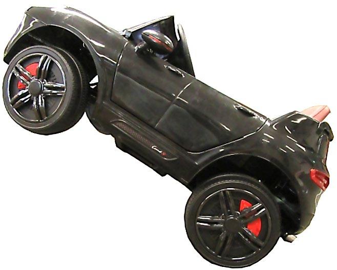 To set-up the toy for manual towing, lift the front of the toy and pull out the handle; then lift the rear of the toy and fully extend the towing wheels.