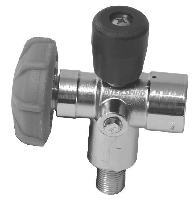 two TYPES of cylinder VALVE IMPORTANT NOTICE The are two different types of cylinder valves. Cylinder valves delivered under part numbers "9xxx" are Type II.